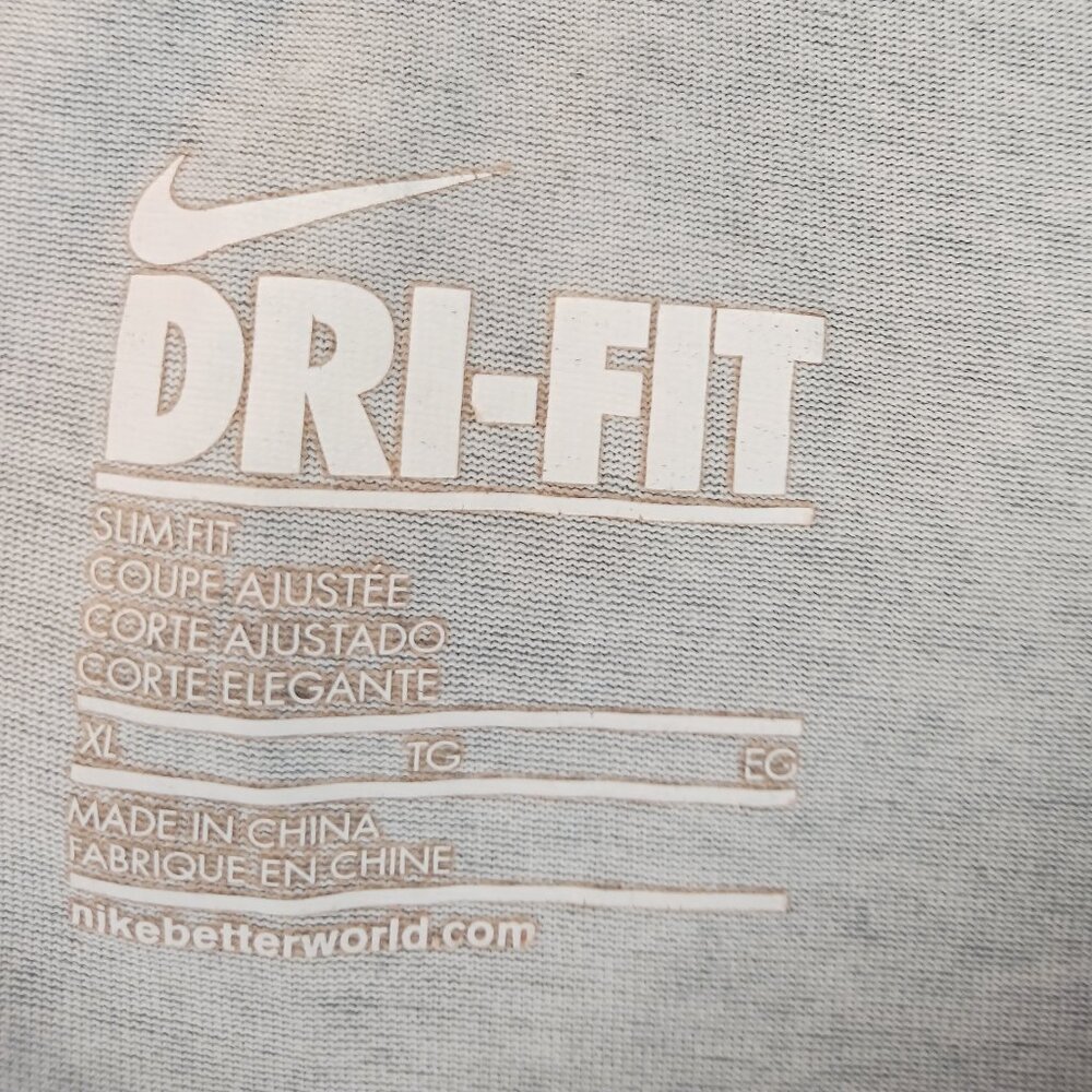 #152 3/$18 - Nike Gray/Pink V Neck Short Sleeve Top Size XL - Picture 4 of 5
